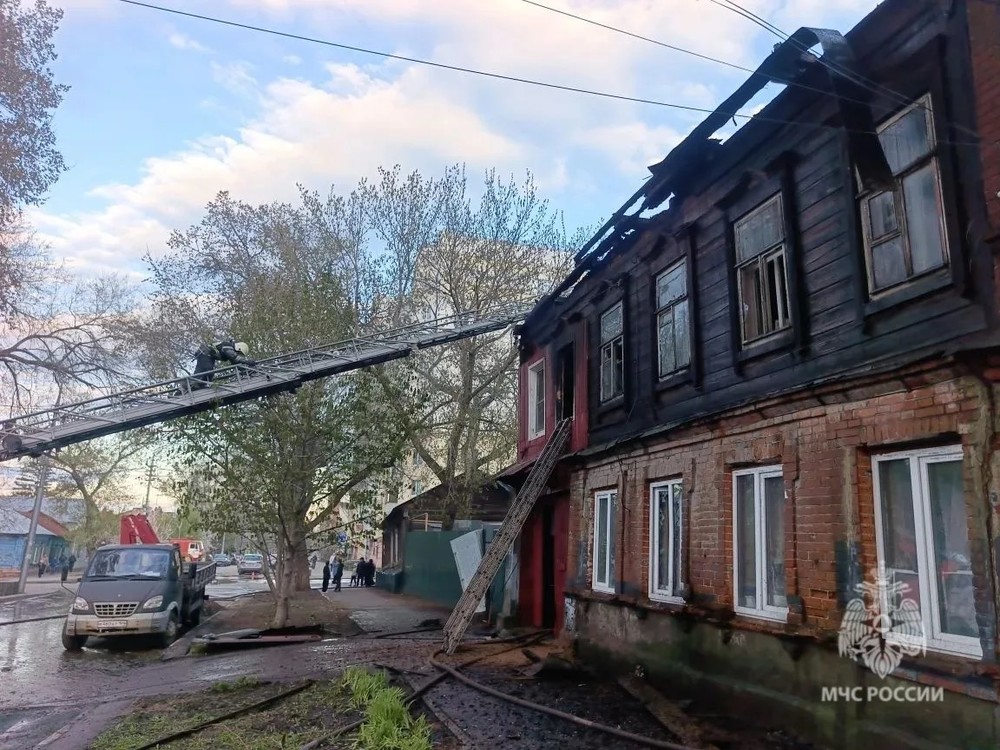 В горящем доме нашли тело женщины