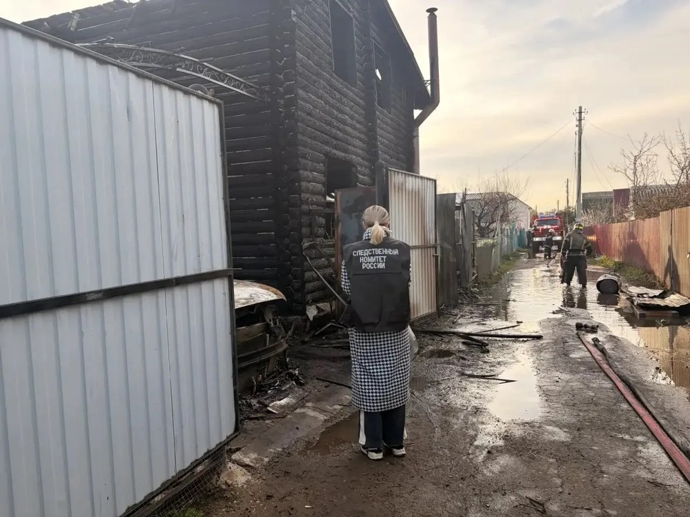 В горящей даче погиб ребёнок и пострадали двое взрослых