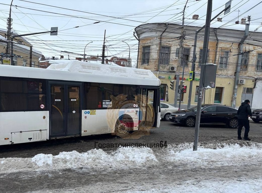 Автобус сбил женщину, полиция ищет свидетелей ДТП