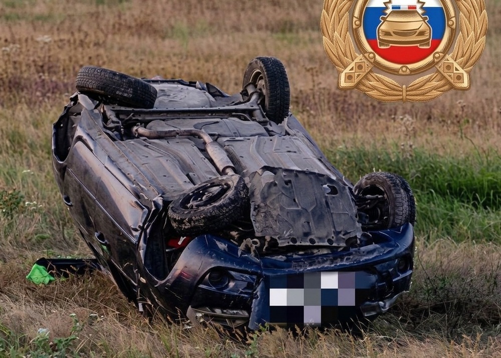 В перевернувшейся 