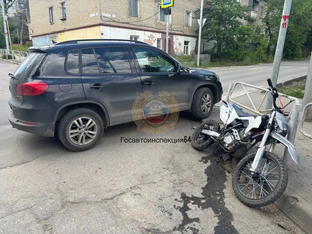 Мальчик на питбайке не разъехался с легковым авто
