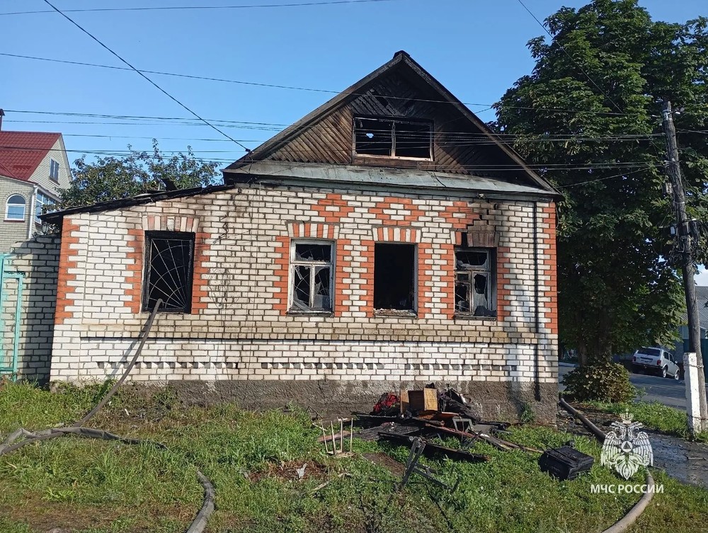 Из-за короткого замыкания вспыхнул дом. Погиб мужчина