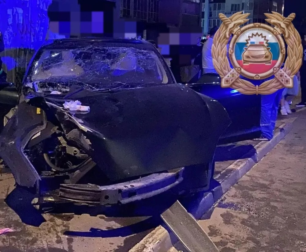 Мужчина погиб после наезда автомобиля на световую опору