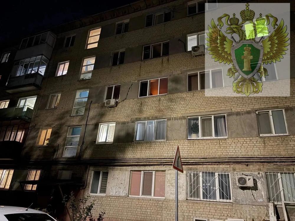 Мальчик попал в больницу после падения с третьего этажа