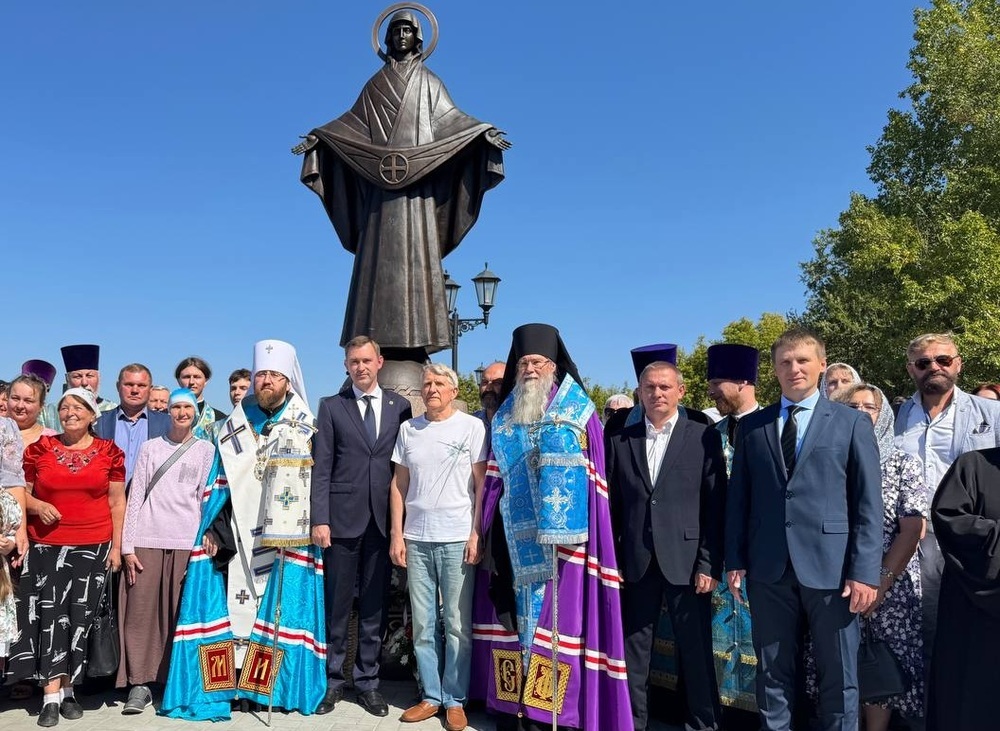 Времена. Санкт-Петербург переименован в Петроград, в Энгельсе открыли памятник Богоматери