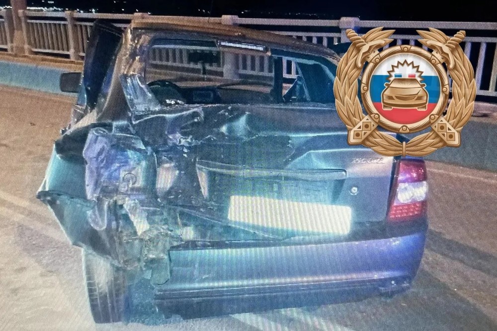 В массовой аварии на мосту пострадали мотоциклист с пассажиркой