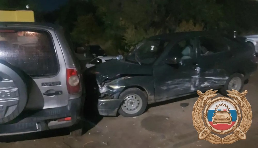 Пешеход и пассажирка легковушки попали в больницу после массового ДТП