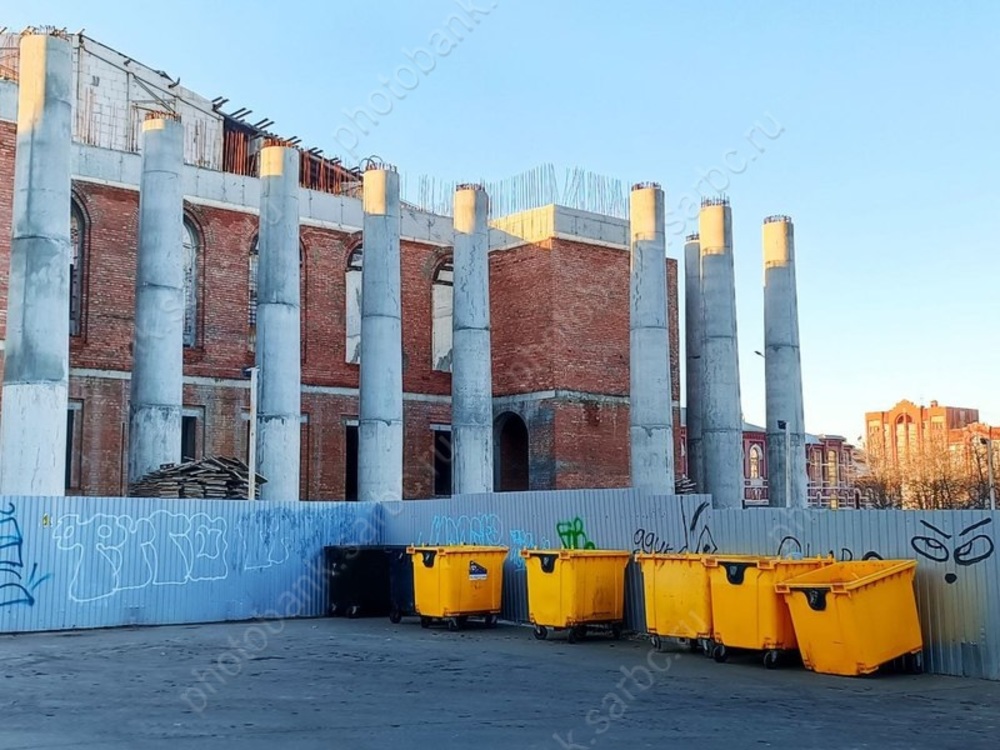 Времена. Ельцин ввел в Москву танки, СП выявила нарушения в реконструкции театра оперы и балета

