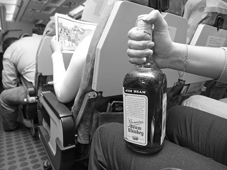 Пьяных не пустят в самолет. Авиаперевозчики будут тестировать пассажиров  