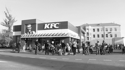 В Саратове открылся новый ресторан KFC. Теперь и для тех, кто за рулем