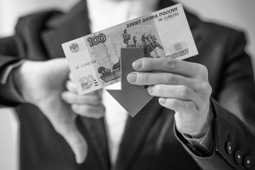 Приток валюты в Россию упал до нуля. Наблюдатели заговорили о новой девальвации рубля