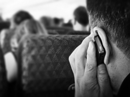 Общение на высоте. В РФ могут разрешить телефонные разговоры в самолете
