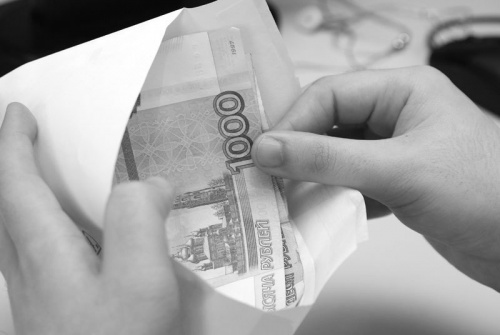 В России растет доля "серых" зарплат. На выплатах экономит каждый второй работодатель