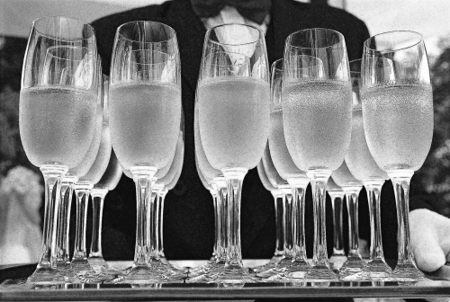 СМИ: К Новому году вырастут цены на шампанское 