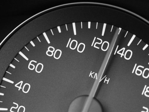 Эксперты: Снижение разрешенной скорости на дорогах не приведет к снижению аварийности