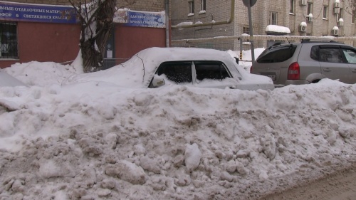 Занесенные снегом в Саратове. Даешь "Навального" на сугробы 