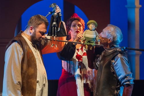 Плохой, хороший, злой. Театр кукол начал сезон с "Дон Кихота"
