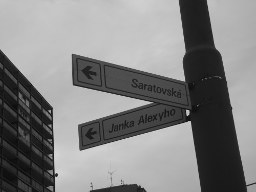 Красное на ржавом или, Как живется на улице Saratovska в Братиславе