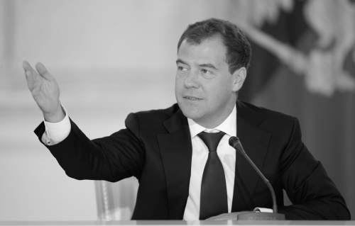 Эксперты: Медведев может сохранить пост в новом правительстве