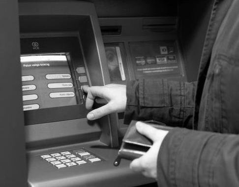 СМИ: В банкоматы будут загружать только купюры по 5 тыс. руб.