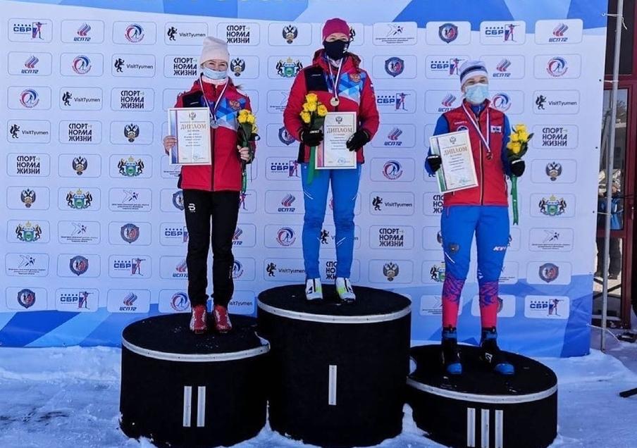Биатлонистка выиграла две золотые медали чемпионата России