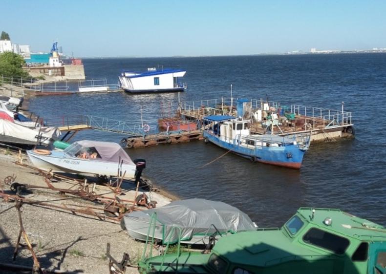 Стоянка лодок в Улешах / пресс-служба губернатора
