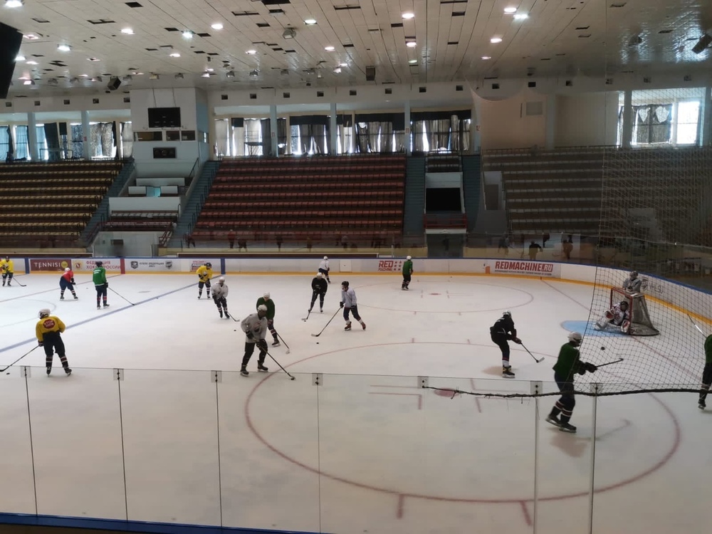 Саратовские хоккеисты вышли на лед за 10 дней до первых игр