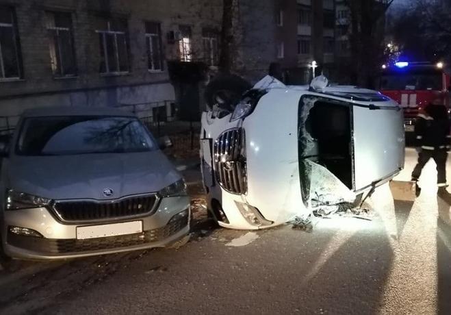 Водитель "Лифана" погиб в ДТП с припаркованной машиной