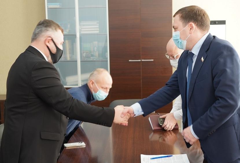 Министр обсудил с гендиректором развитие завода "Аврора"