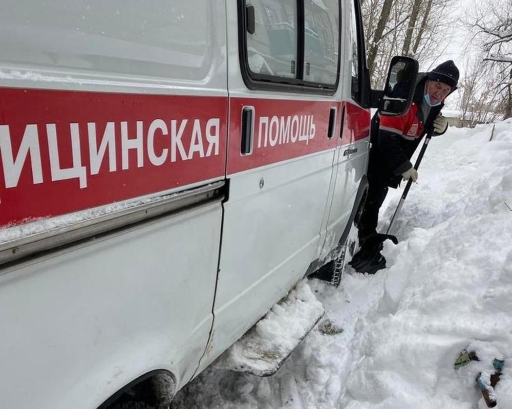 Радаев узнал о застревающих в снегу машинах 