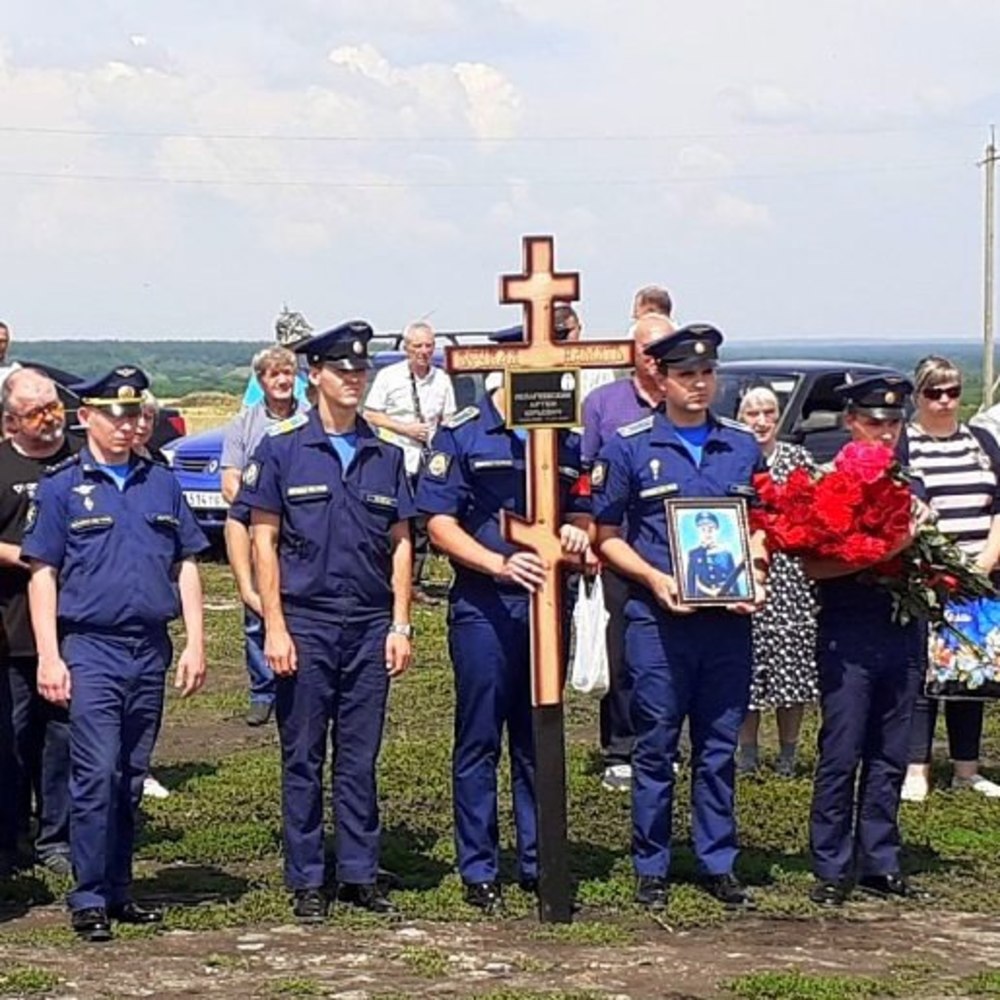 Сколько погибло саратовских на украине. Саратовская область похороны солдата. Кладбище военных погибших на Украине Саратов.
