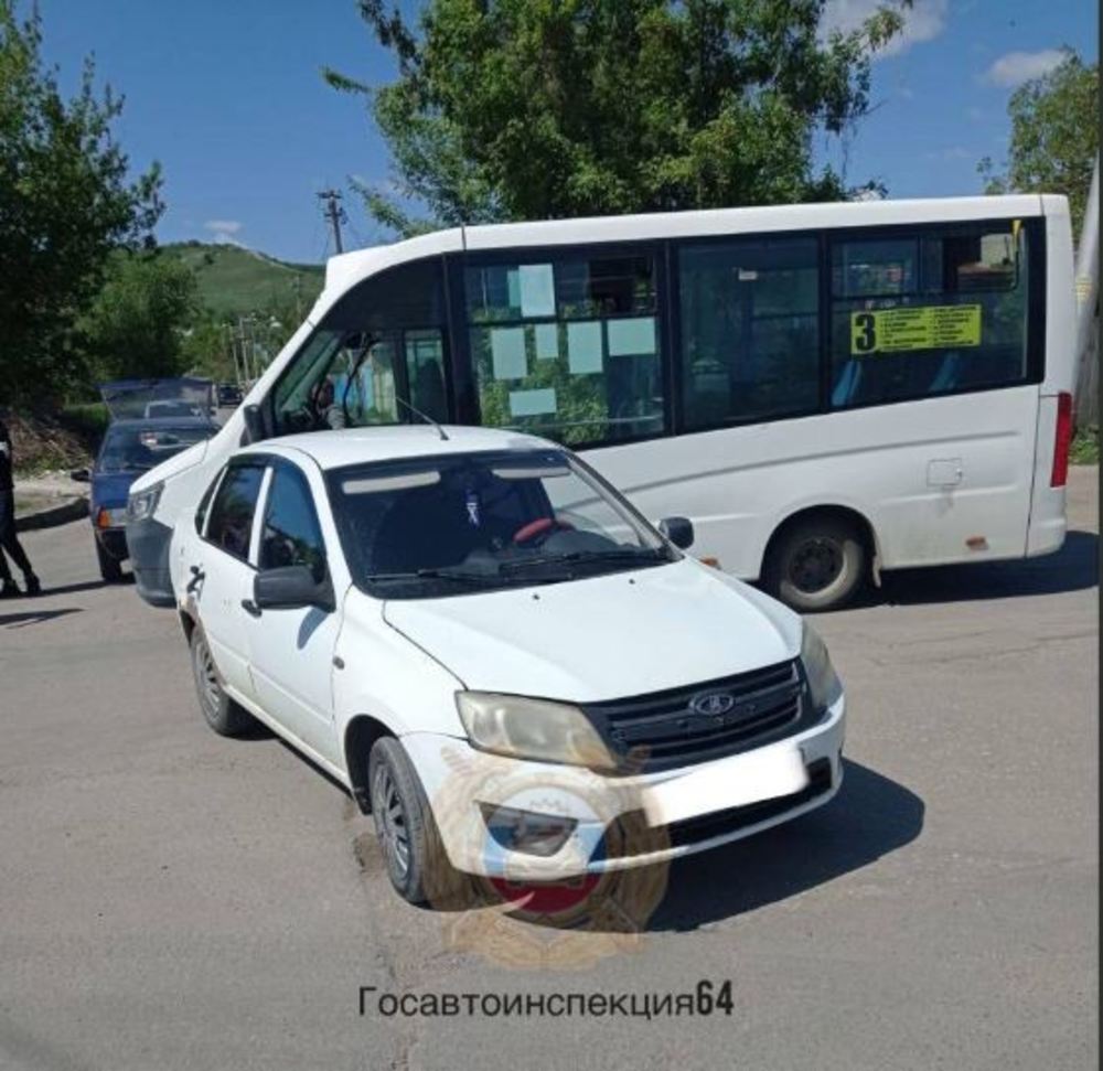 Две пассажирки маршрутки госпитализированы после ДТП на Огородной |  30.04.2024 | Саратов - БезФормата