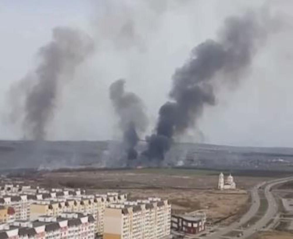 В поселке Расково пожарные тушили горящий камыш и траву | 09.04.2024 |  Саратов - БезФормата