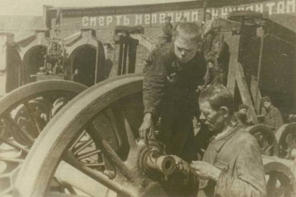 Времена. Проведена первая в мире пересадка почки, фашистская авиация совершила налеты на Саратов