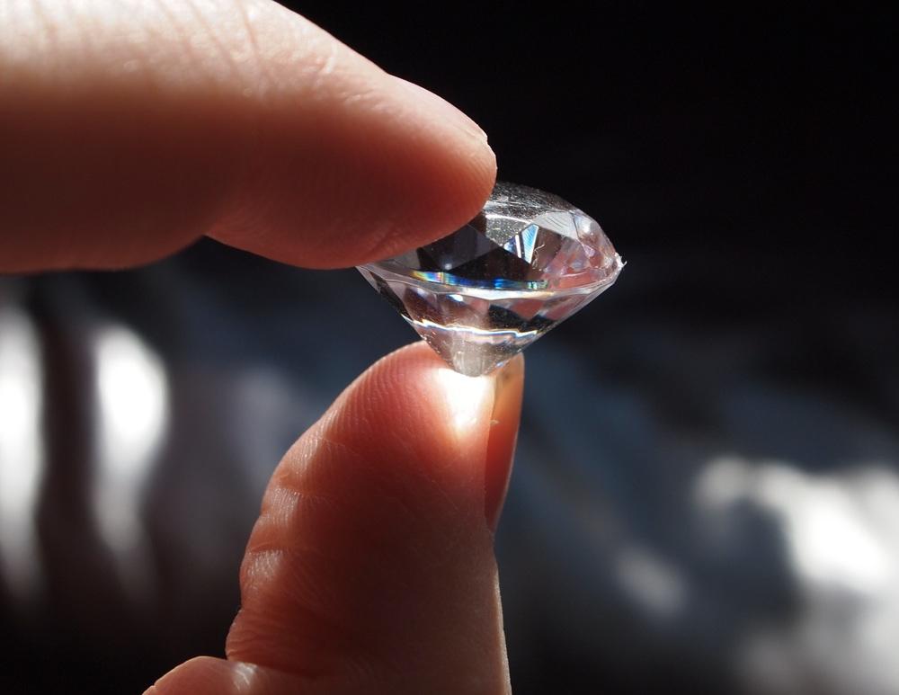 Времена. В России найден первый алмаз, в Пугачёве убит Руслан Маржанов