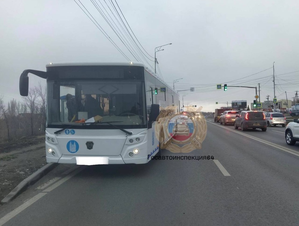 На Усть-Курдюмской автобус сбил мужчину