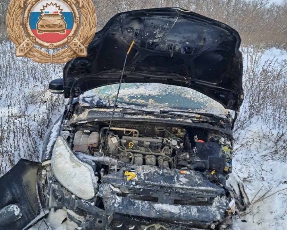 Грузовик врезался в стоящие машины, пострадал один из водителей