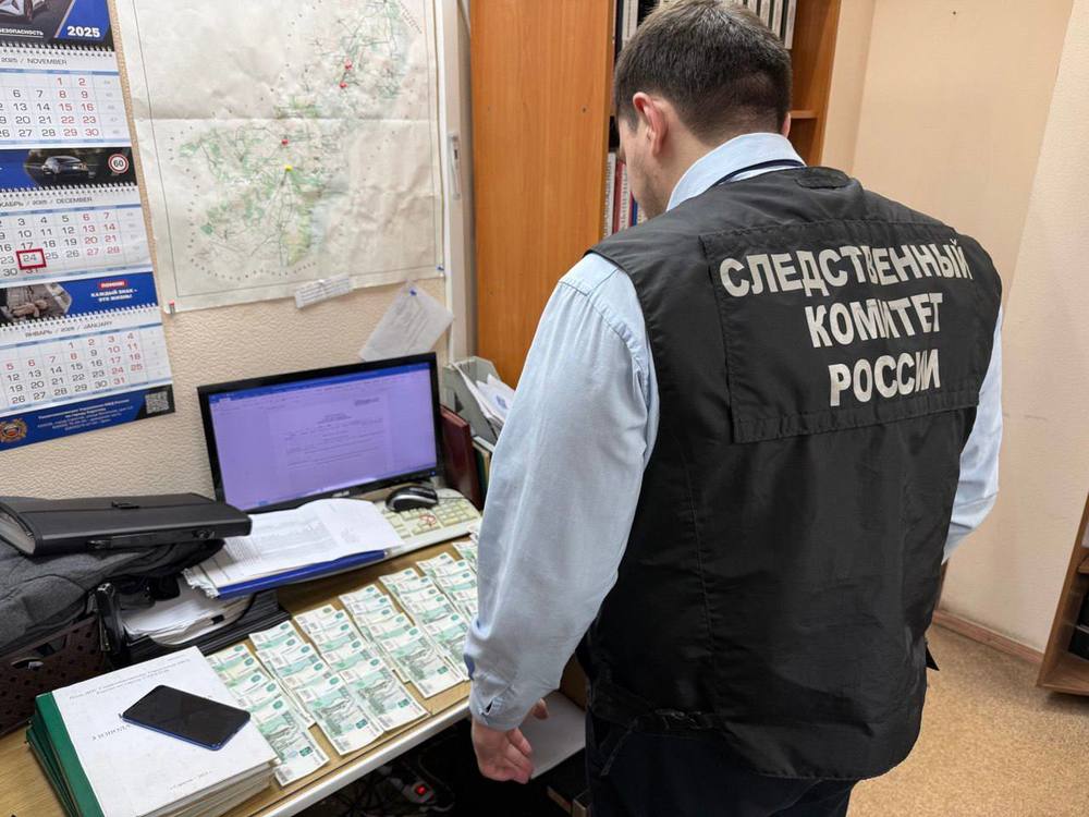 Два руководителя из ГАИ подозреваются в получении взяток