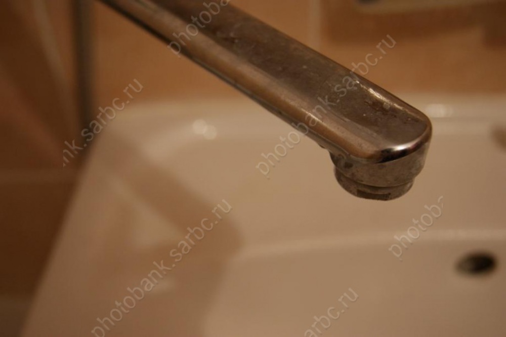 На сутки отключат воду в сотнях домов