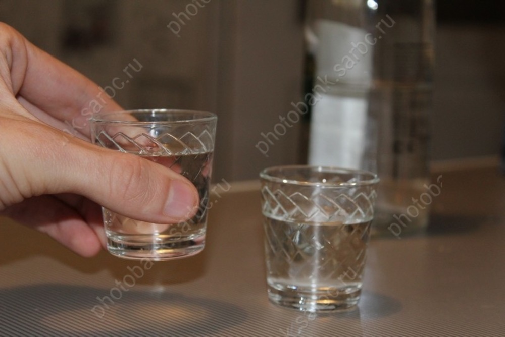 Времена. Принята Конституция РФ, предложено ввести региональный запрет на 