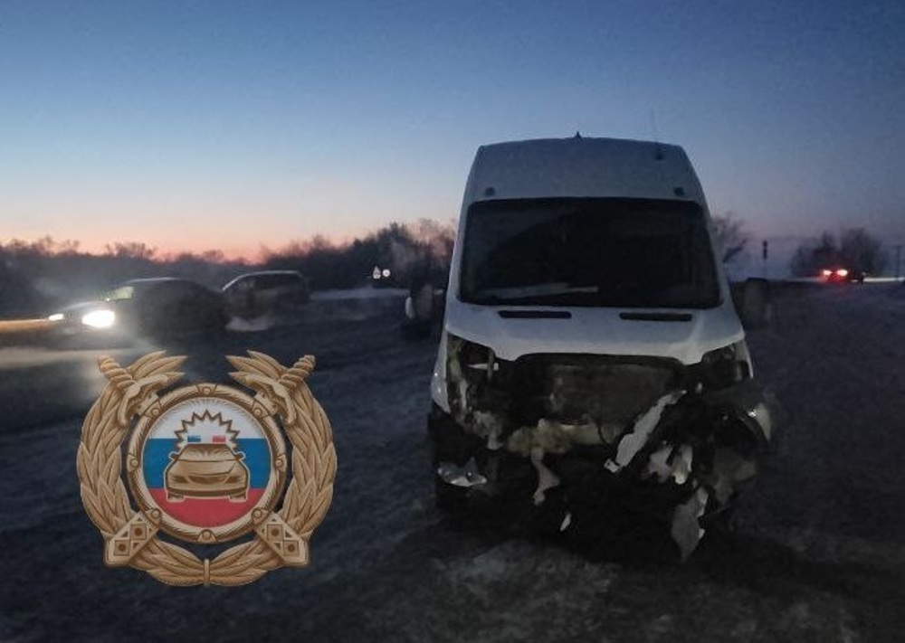 На трассе столкнулись маршрутка и кроссовер