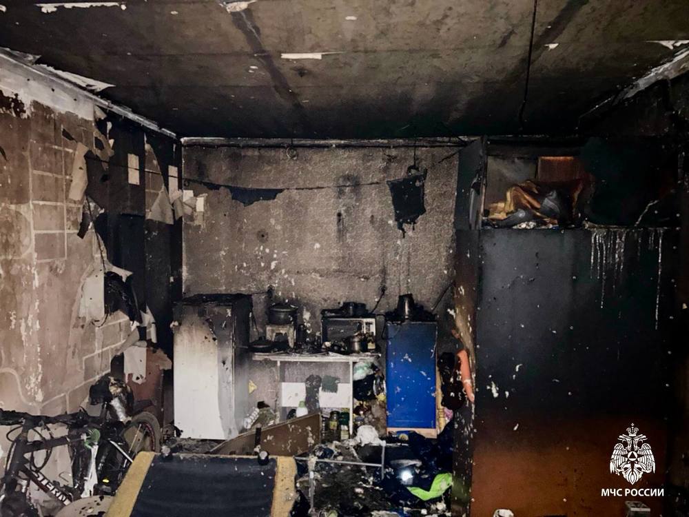 Мужчина получил ожоги в горящей квартире