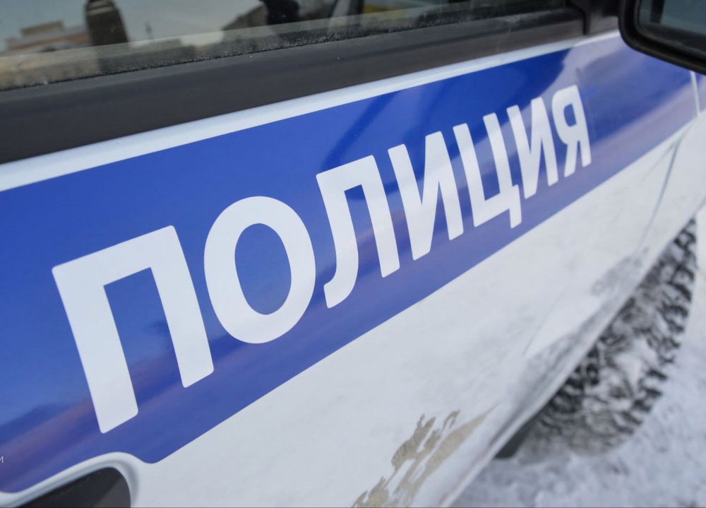 Шестеро грабителей выломали дверь квартиры и избили супругов