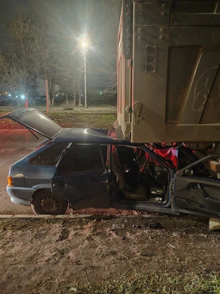 Молодые люди на 