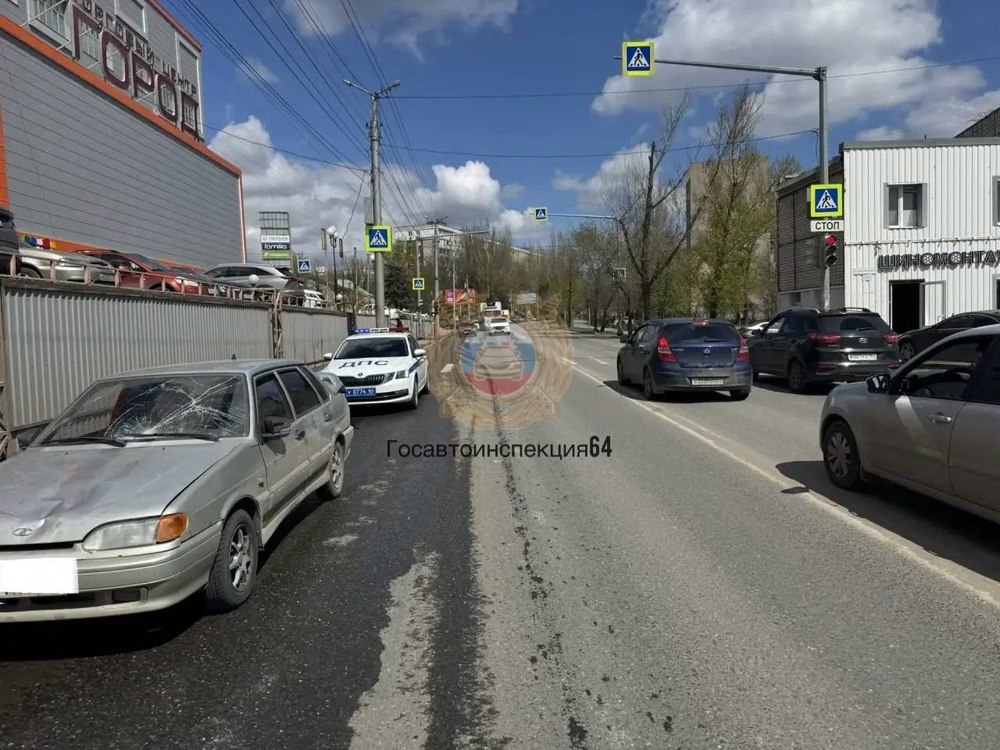 Машина сбила женщину с ребёнком