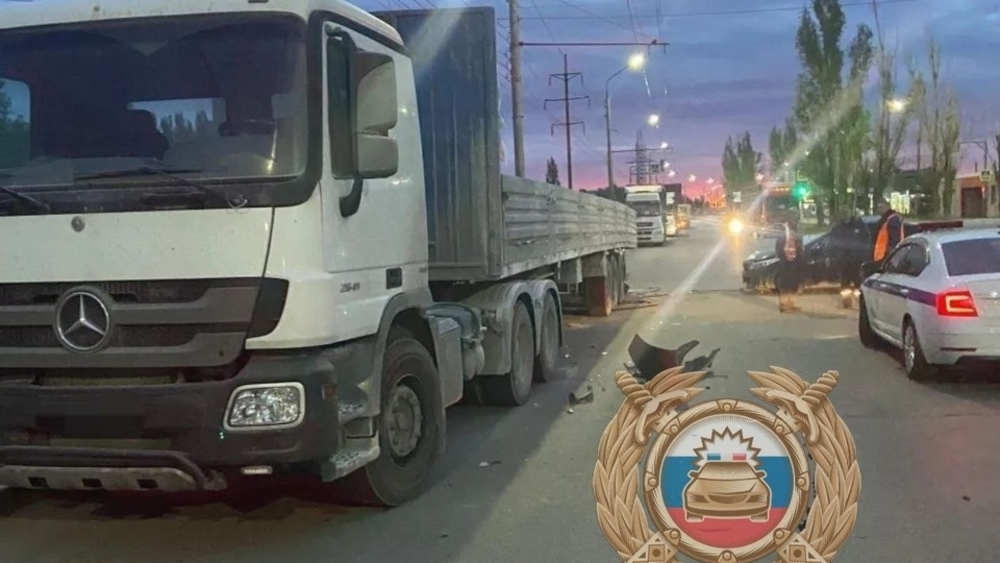В аварии пострадал водитель въехавшей в фуру машины