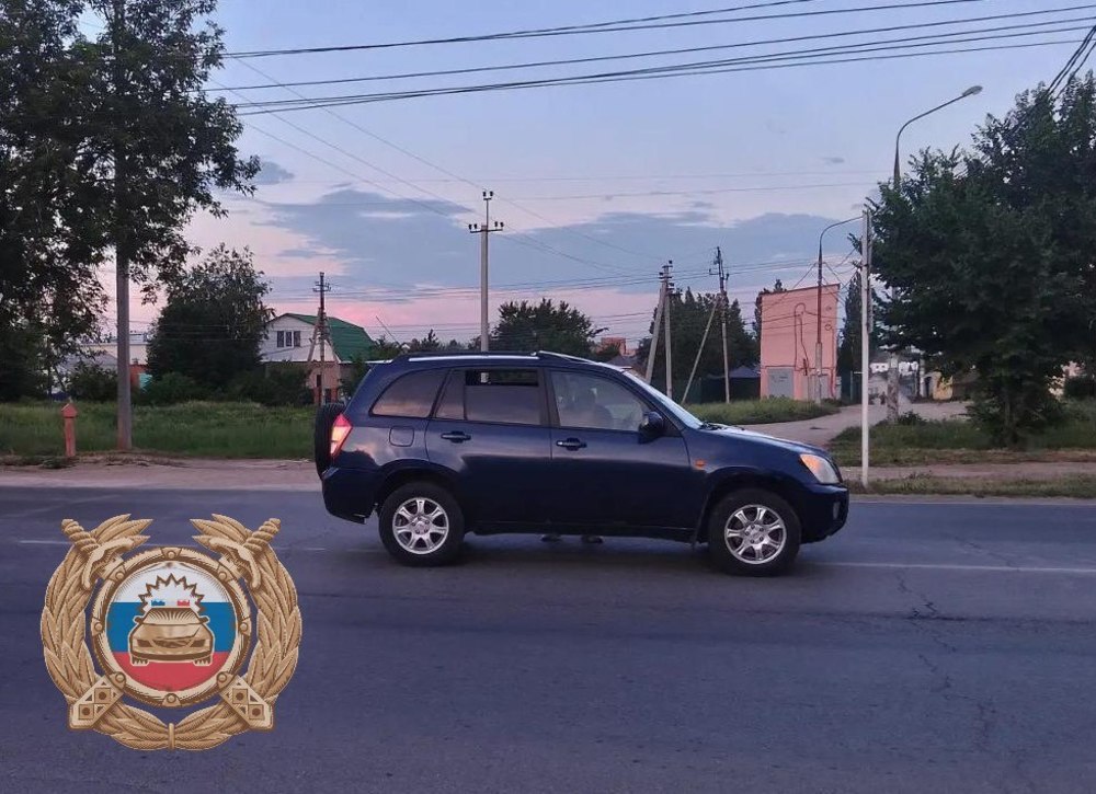 Пенсионер попал под колёса китайского кроссовера