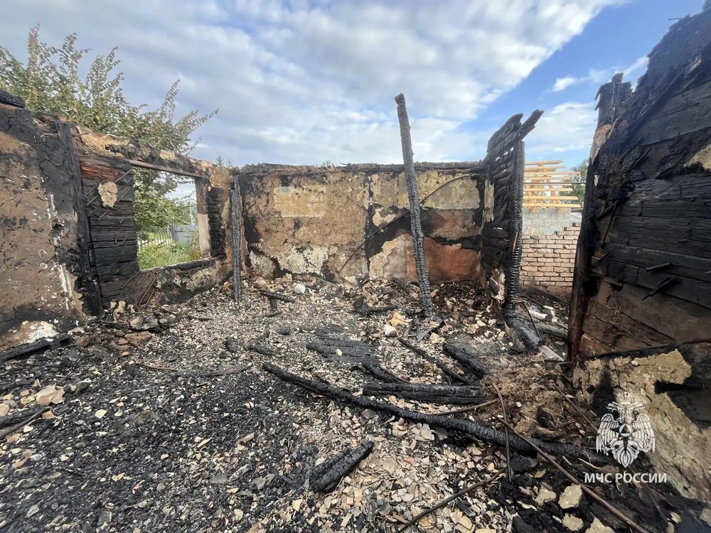 На пожаре в частном доме погиб неосторожный курильщик