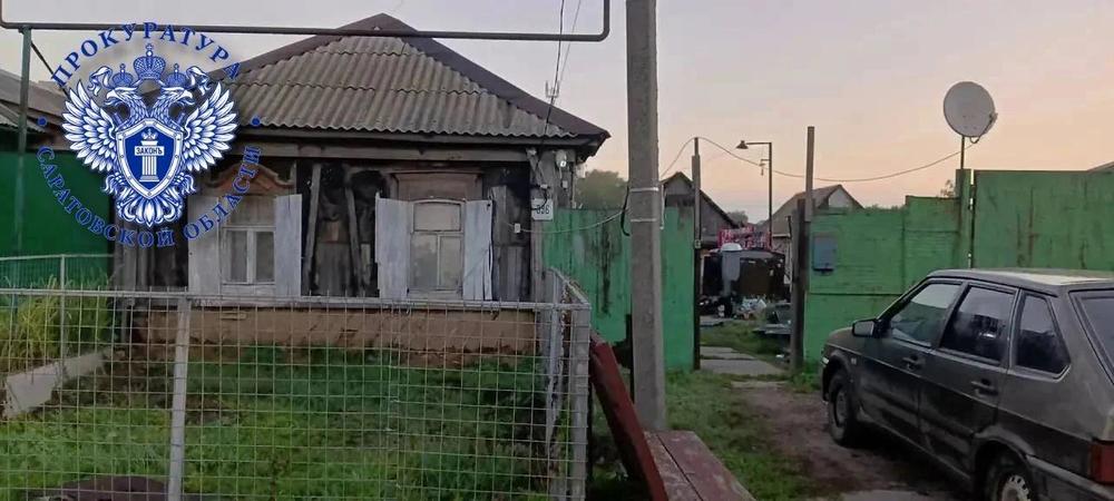 Двое детей и женщина насмерть отравились колбасой