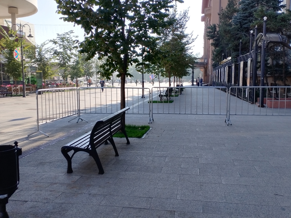 В центре начали перекрывать проспект